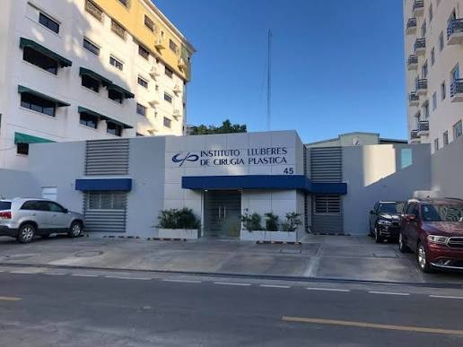 Instituto Lluberes de Cirugía Plástica, fachada