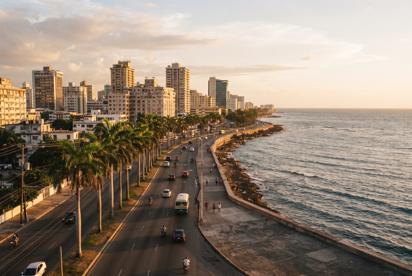El Malecón de Santo Domingo al atardecer